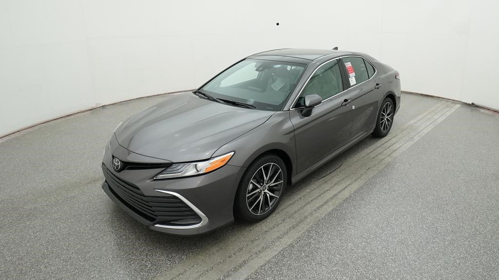 Camry XLE 2.5L 4-Cylinder 8-Speed Automatic [3]