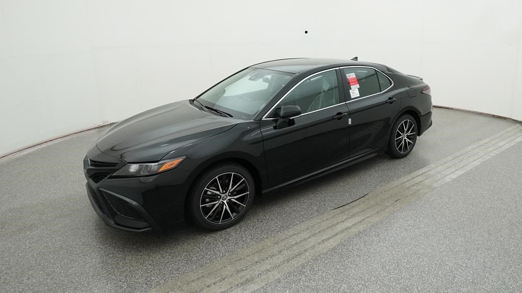 Camry SE 2.5L 4-Cylinder 8-Speed Automatic [2]